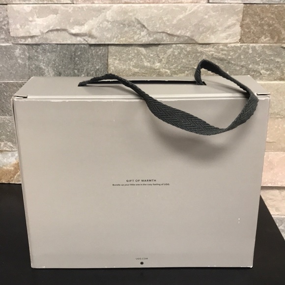 🎁 UGG Australia Infant's Neumel with Beanie - Picture 5 of 5